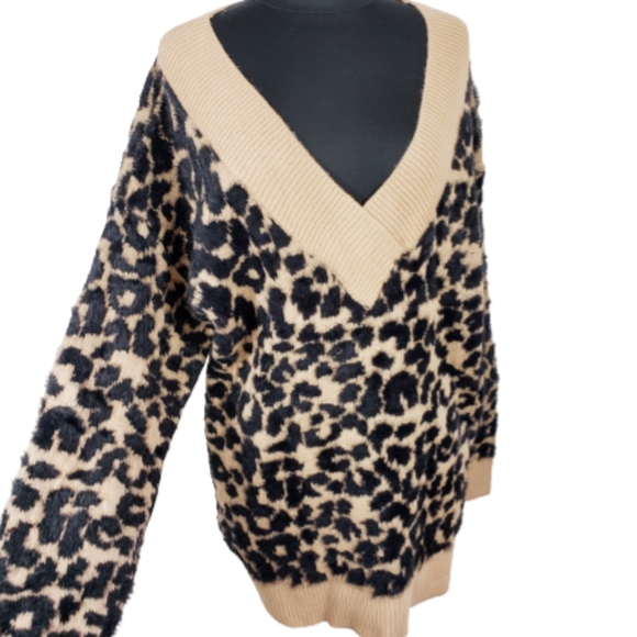 Ava Viv V Neck Leopard Print Sweater 